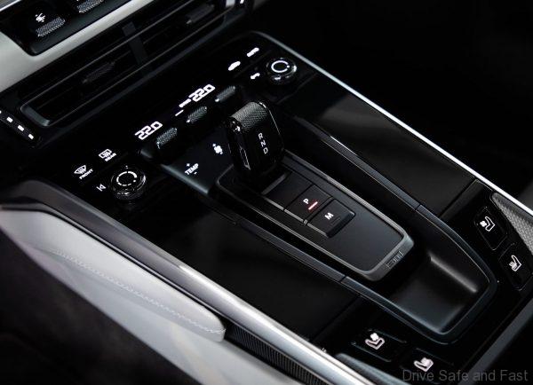 2020 Porsche 911 Turbo S gear shift