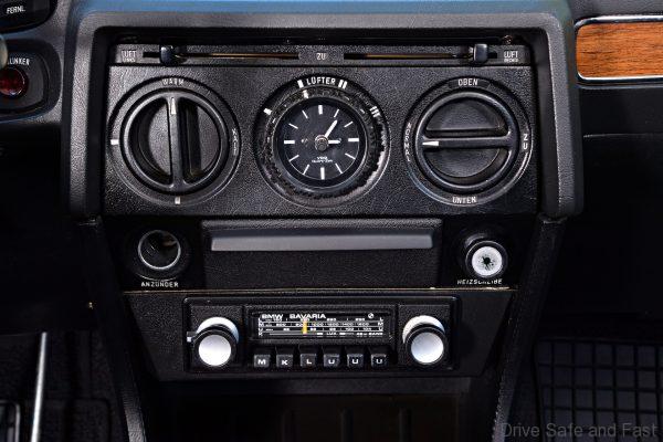 BMW E12 528 radio