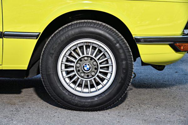 BMW E12 528 wheels