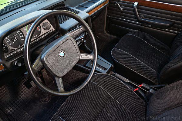 BMW E12 528 dashboard