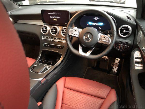 Mercedes-Benz GLC 300 4-Matic front seats