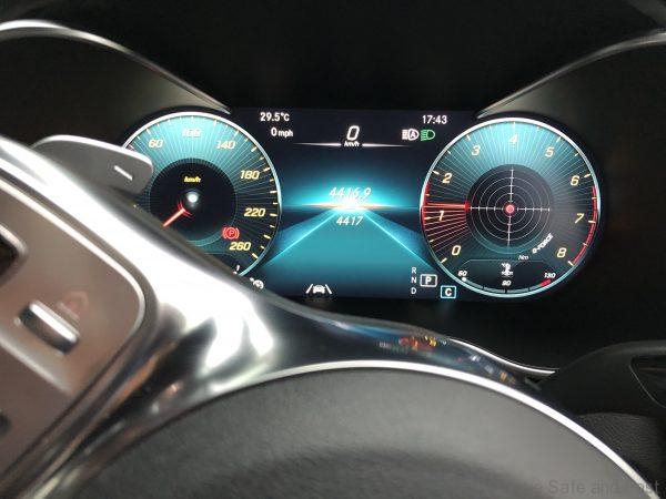 Mercedes-Benz GLC 300 4-Matic instrument cluster