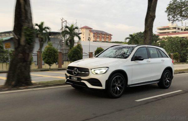 Mercedes-Benz GLC 300 4-Matic side