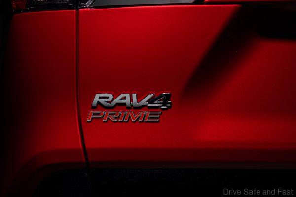 2020 Toyota RAV4 Hybrid nameplate