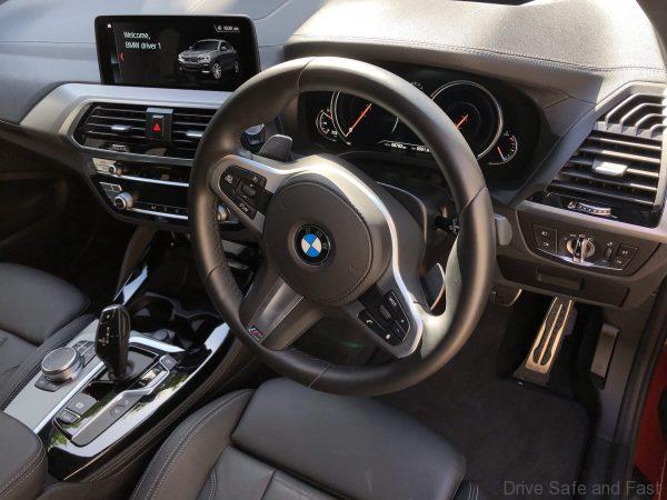 BMW X4 xDrive30i M Sport steering wheel