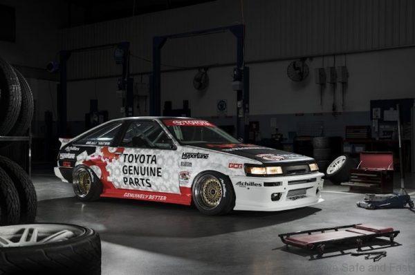 Toyota AE86 Levin racing
