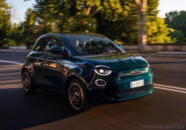 2020 Fiat 500 la Prima_front view motion