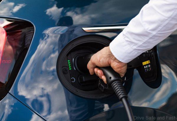 2020 Fiat 500 la Prima_electric vehicle charging