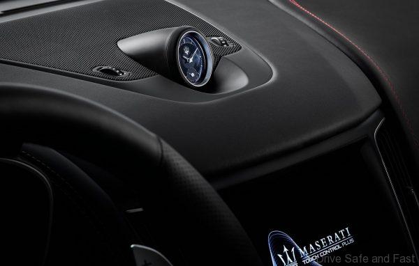 2020 Maserati Levante Trofeo V8_dashboard clock