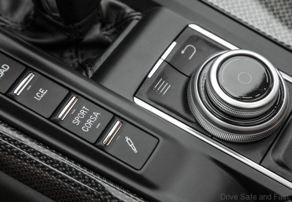 2020 Maserati Levante Trofeo V8_drive selector