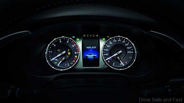 Toyota Hilux 2021_instrument cluster