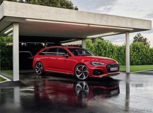 Audi RS4 Avant_Tango red