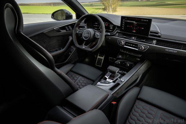 Audi RS4 Avant Cockpit
