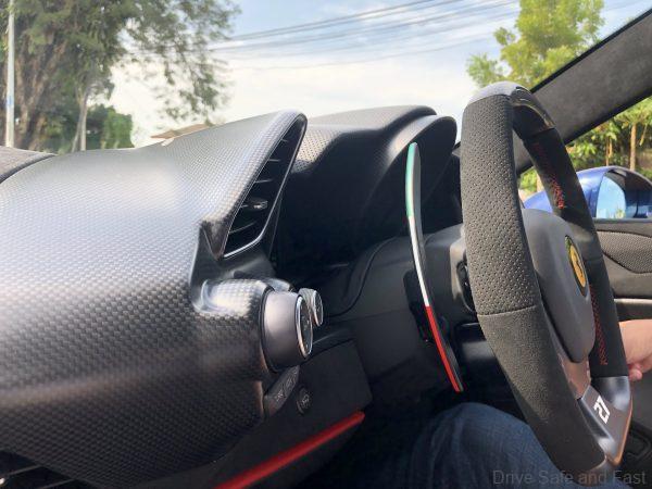 Ferrari 488 Pista Piloti Test Drive_gear shifter