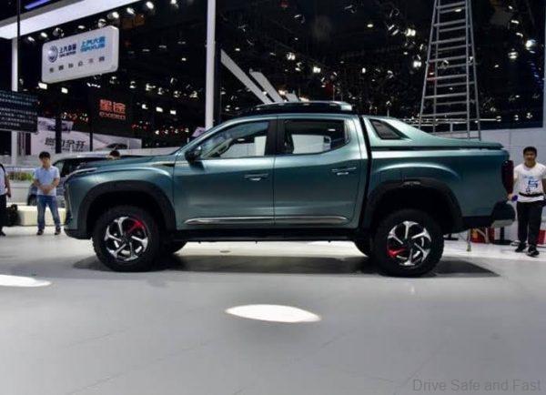 Maxus V Pickup Truck_side view