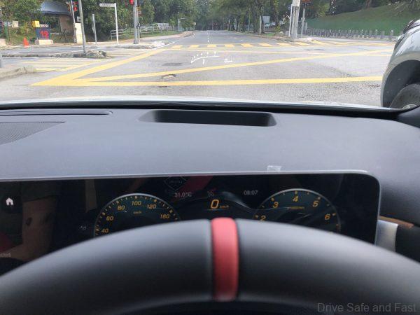 Mercedes-Benz A35 4Matic Saloon_heads up display