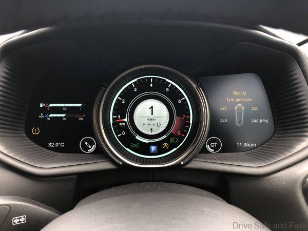Aston Martin DB11_V8_speedometer