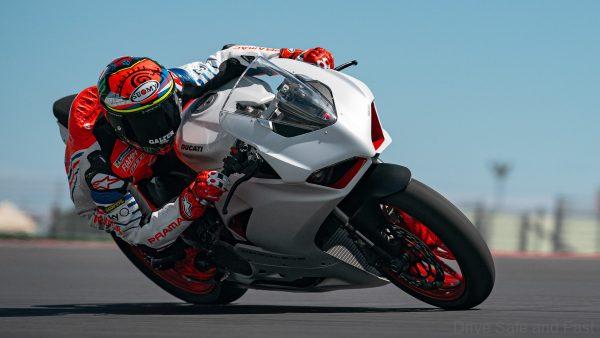 Ducati Panigale V2 _slide