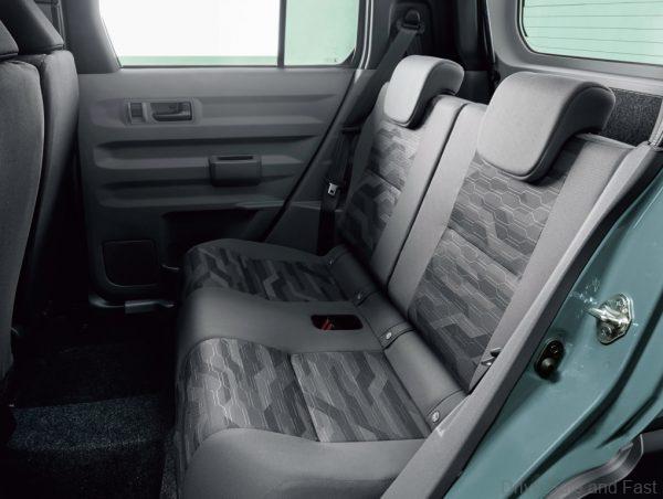 Daihatsu Taft Crossover rear seats