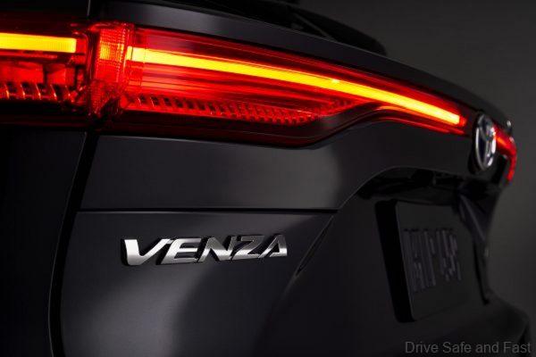Toyota Venza_rear lights