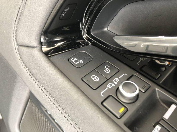 Range Rover Evoque P250 R-Dynamic_power window switches