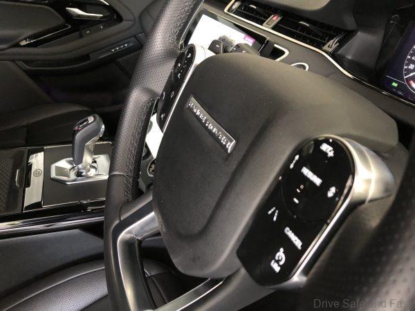 Range Rover Evoque P250 R-Dynamic_multi-function steering