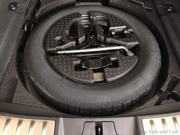 Range Rover Evoque P250 R-Dynamic_spare tyre