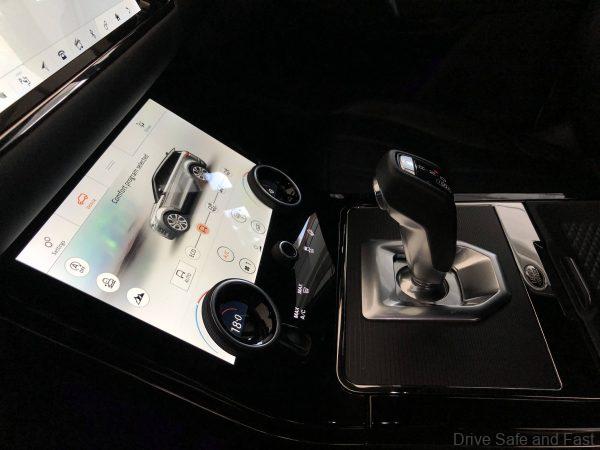 Range Rover Evoque P250 R-Dynamic_screen