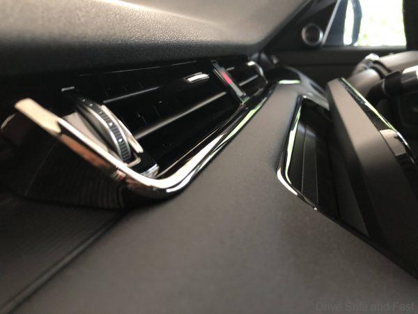 Range Rover Evoque P250 R-Dynamic_dashboard material