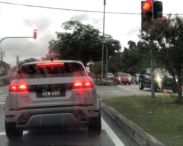 Range Rover Evoque P250 R-Dynamic meets big brother