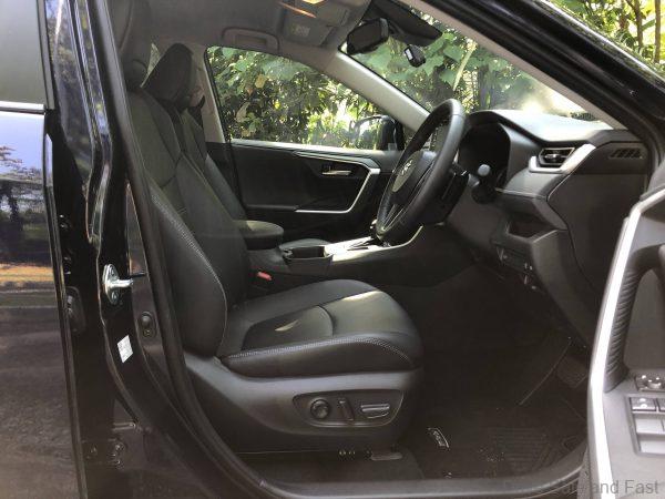 Toyota RAV4_front electric seats