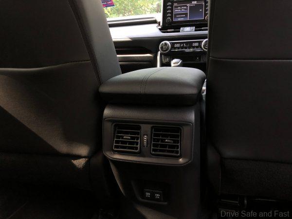Toyota RAV4_rear air-conditioning vents