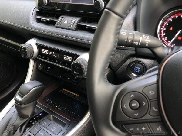 Toyota RAV4_multi-function steering wheel