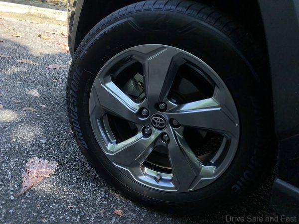 Toyota RAV4_alloy wheels