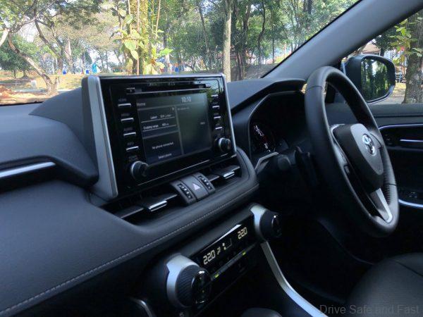 Toyota RAV4_dashboard