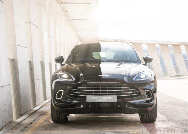 ASTON MARTIN DBX_front view