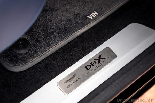 ASTON MARTIN DBX_kick plate