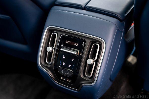 ASTON MARTIN DBX rear ac vent