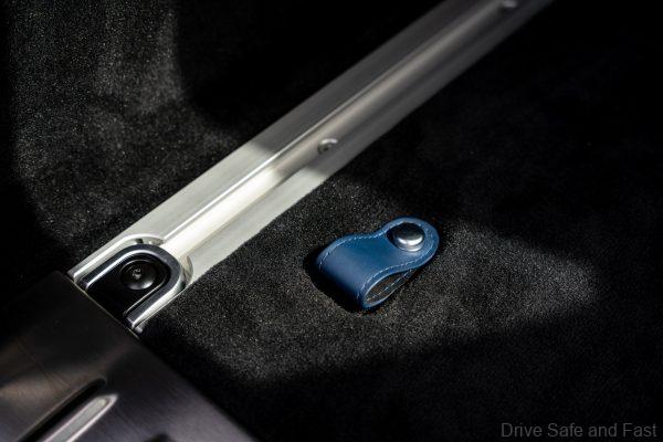 ASTON MARTIN DBX_carpet