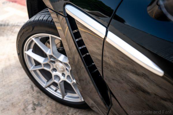 ASTON MARTIN DBX_front wheel