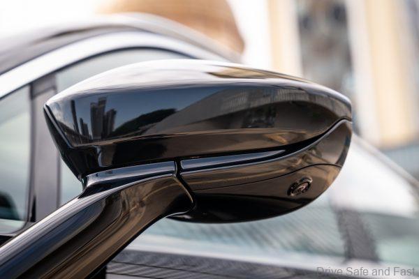 ASTON MARTIN DBX_side view mirror