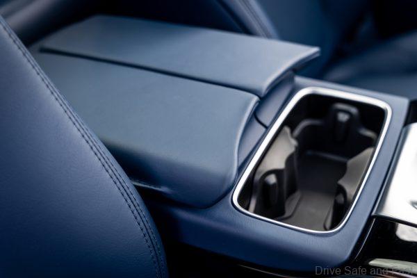 ASTON MARTIN DBX_cupholders