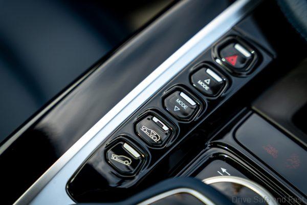 ASTON MARTIN DBX_drive mode