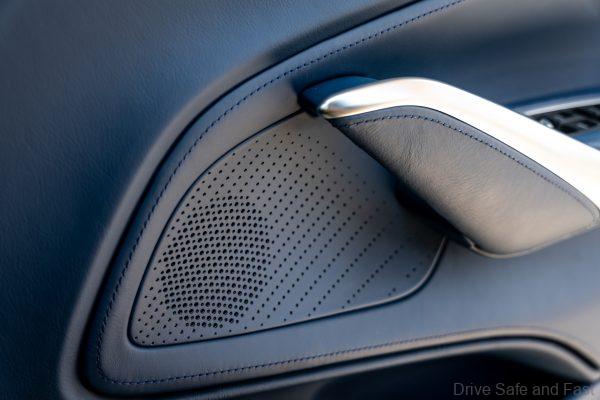 ASTON MARTIN DBX_audio