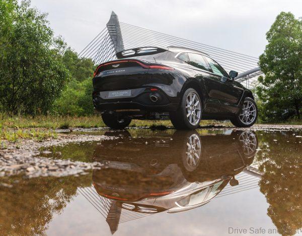 ASTON MARTIN DBX_rear view