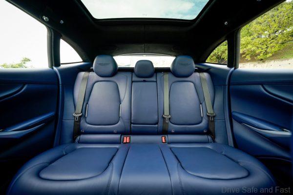ASTON MARTIN DBX_rear space