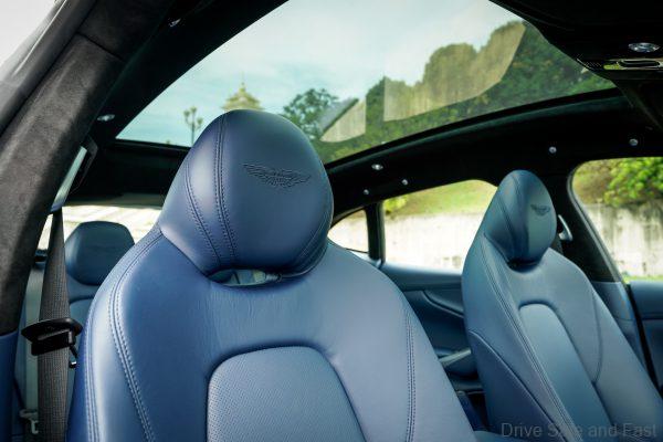 ASTON MARTIN DBX_sunroof