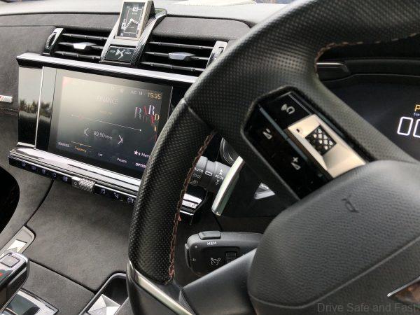 DS 7 Crossback SUV dashboard