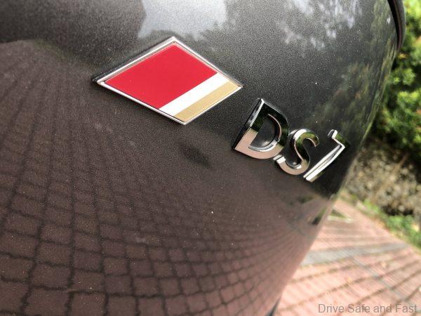 DS 7 Crossback SUV name plate