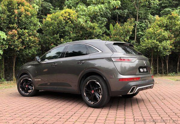 DS 7 Crossback SUV beauty shot